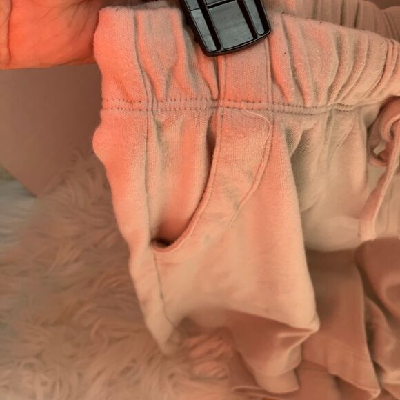 ZENANA size extra large leisure shorts. Cream color with elastic waist. - Picture 3 of 7